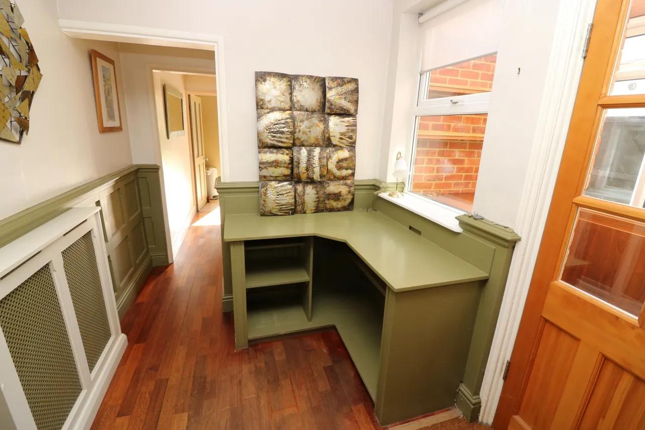 Wendover Road, Surrey Staines-upon-Thames, TW18, photo 5