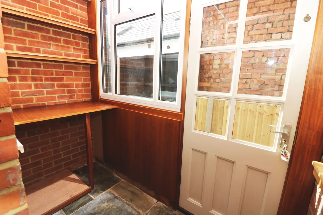 Wendover Road, Surrey Staines-upon-Thames, TW18, photo 6