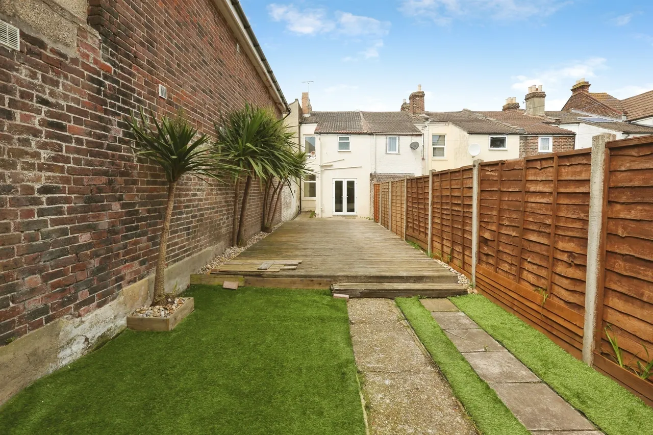 Whitworth Road, GOSPORT, photo 2