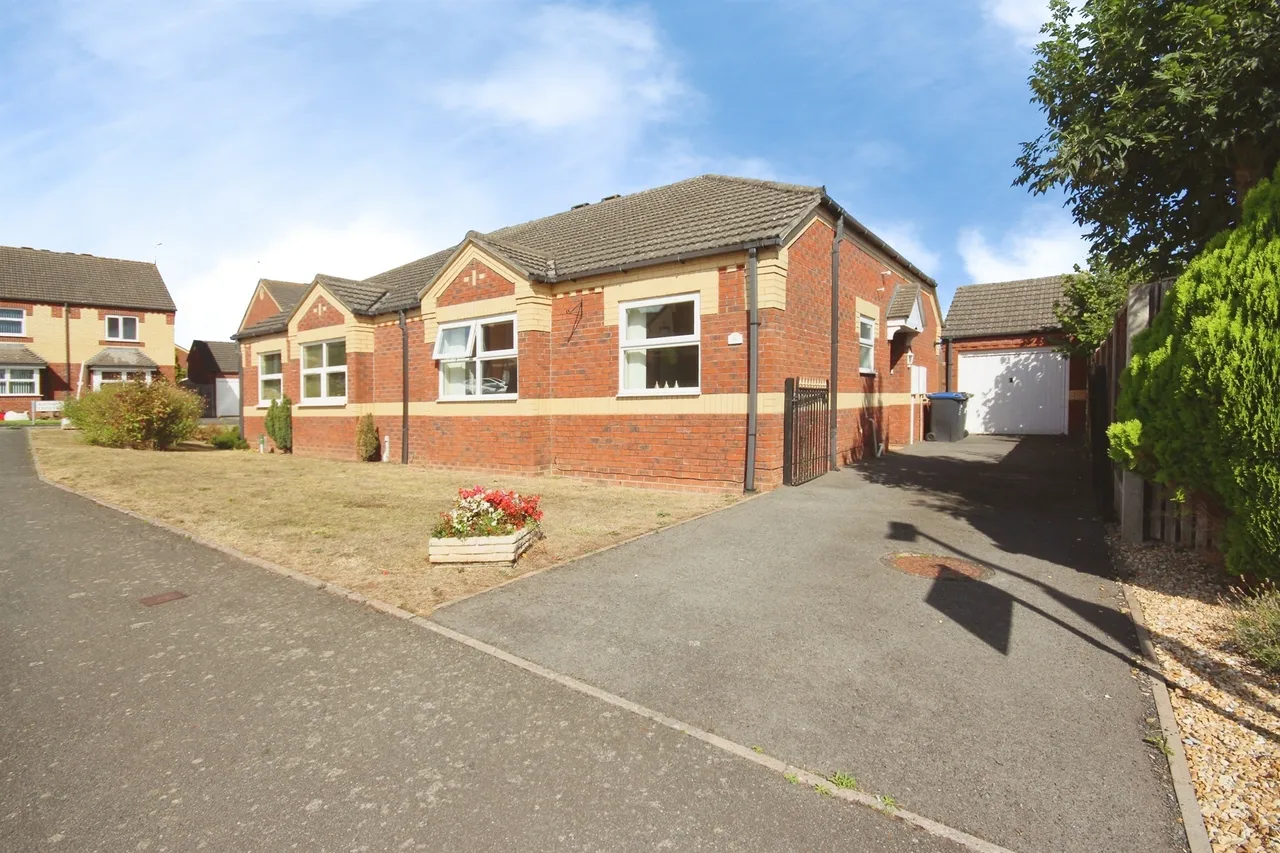 2 bed house for sale — Anderson Drive, Whitnash, Leamington Spa