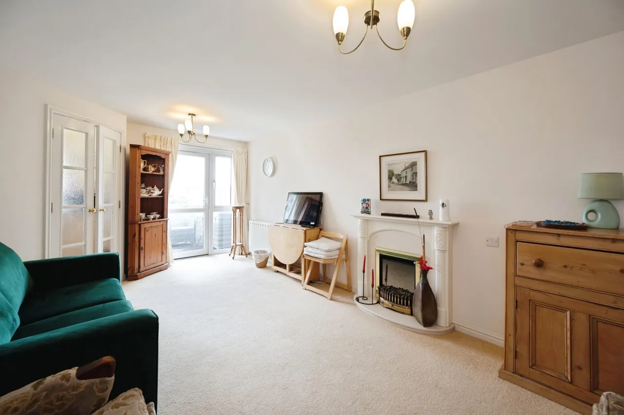 Sea Front, Hayling Island, PO11, photo 2