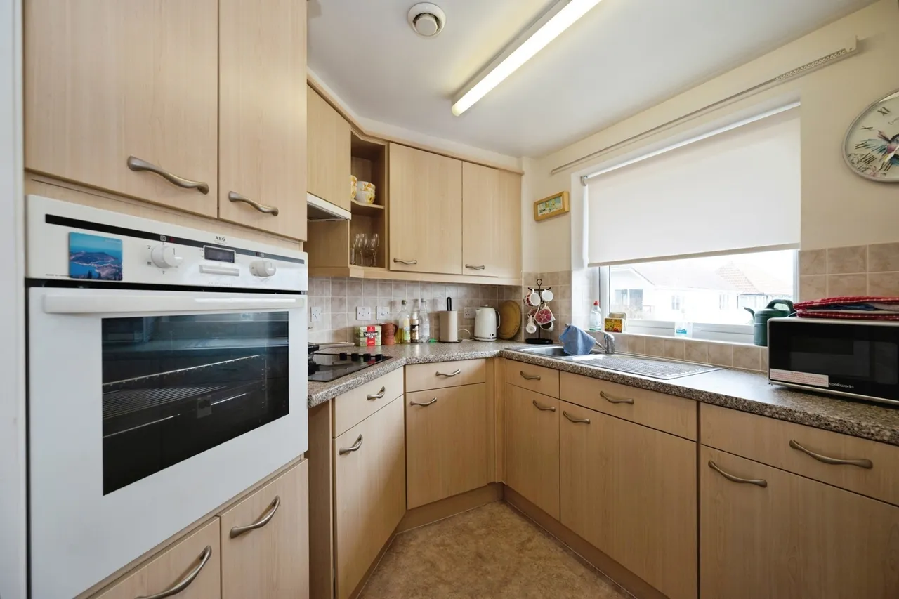 Sea Front, Hayling Island, PO11, photo 3