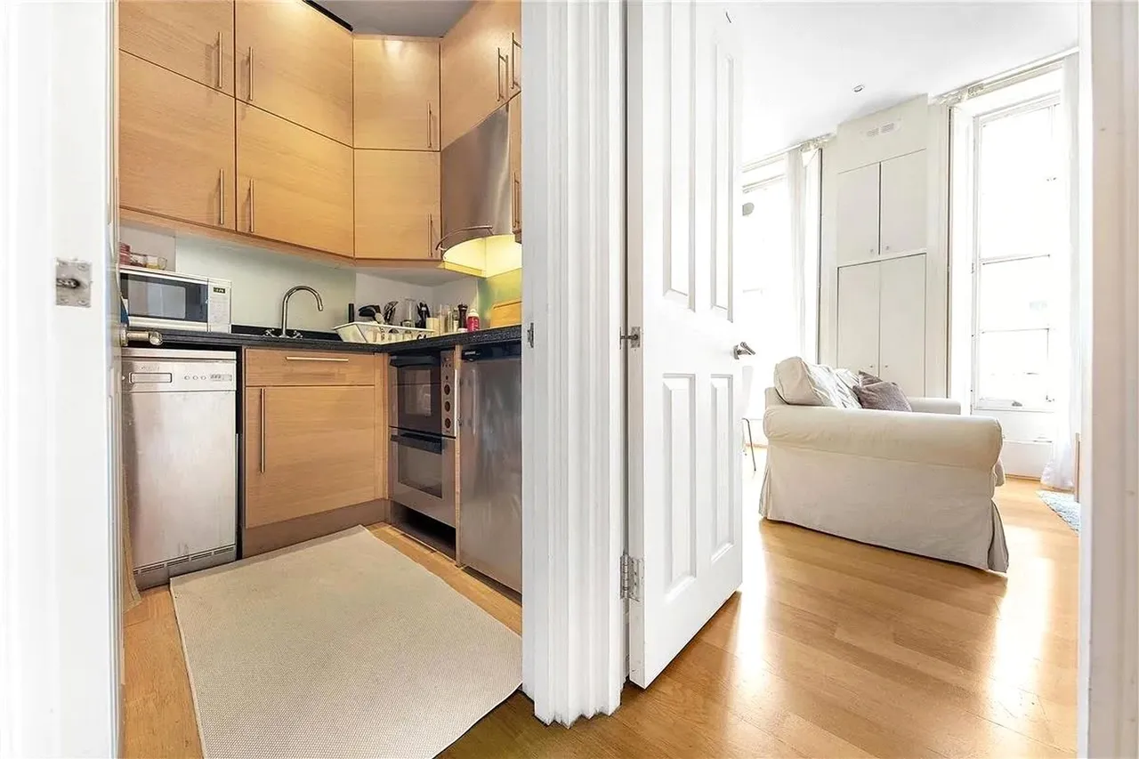 Winchester Street, London, SW1V, photo 5