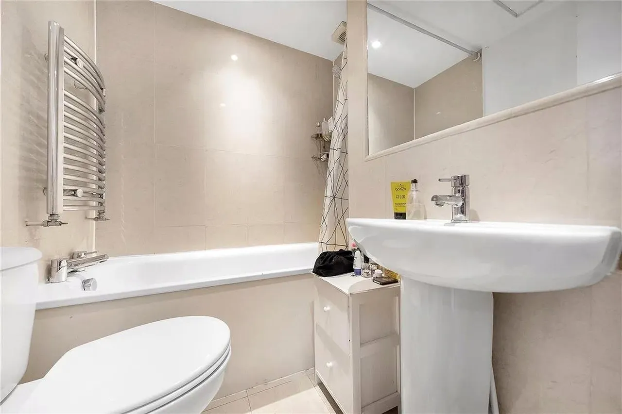Winchester Street, London, SW1V, photo 6