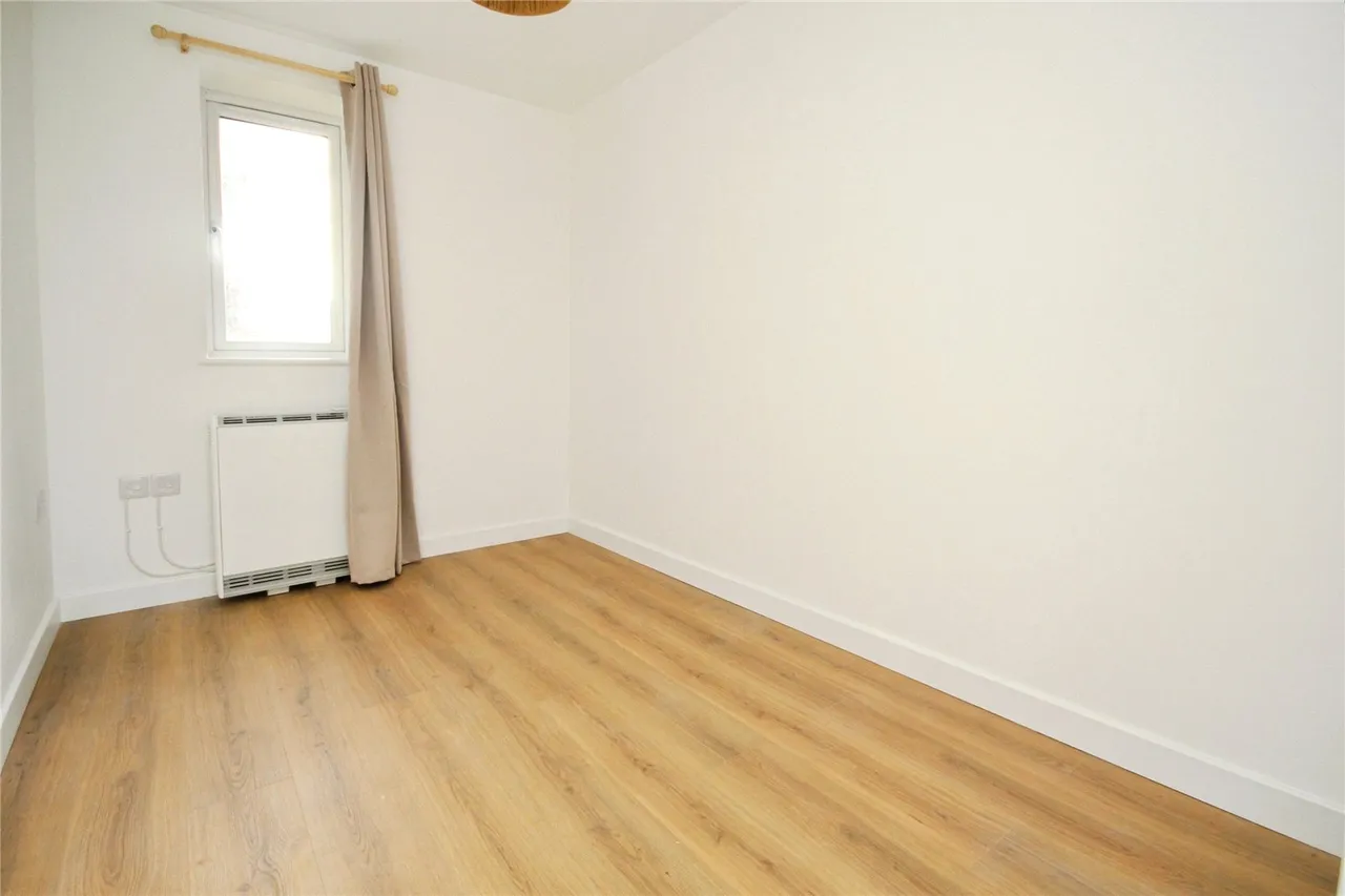 Chantress Close, Dagenham, RM10, photo 5