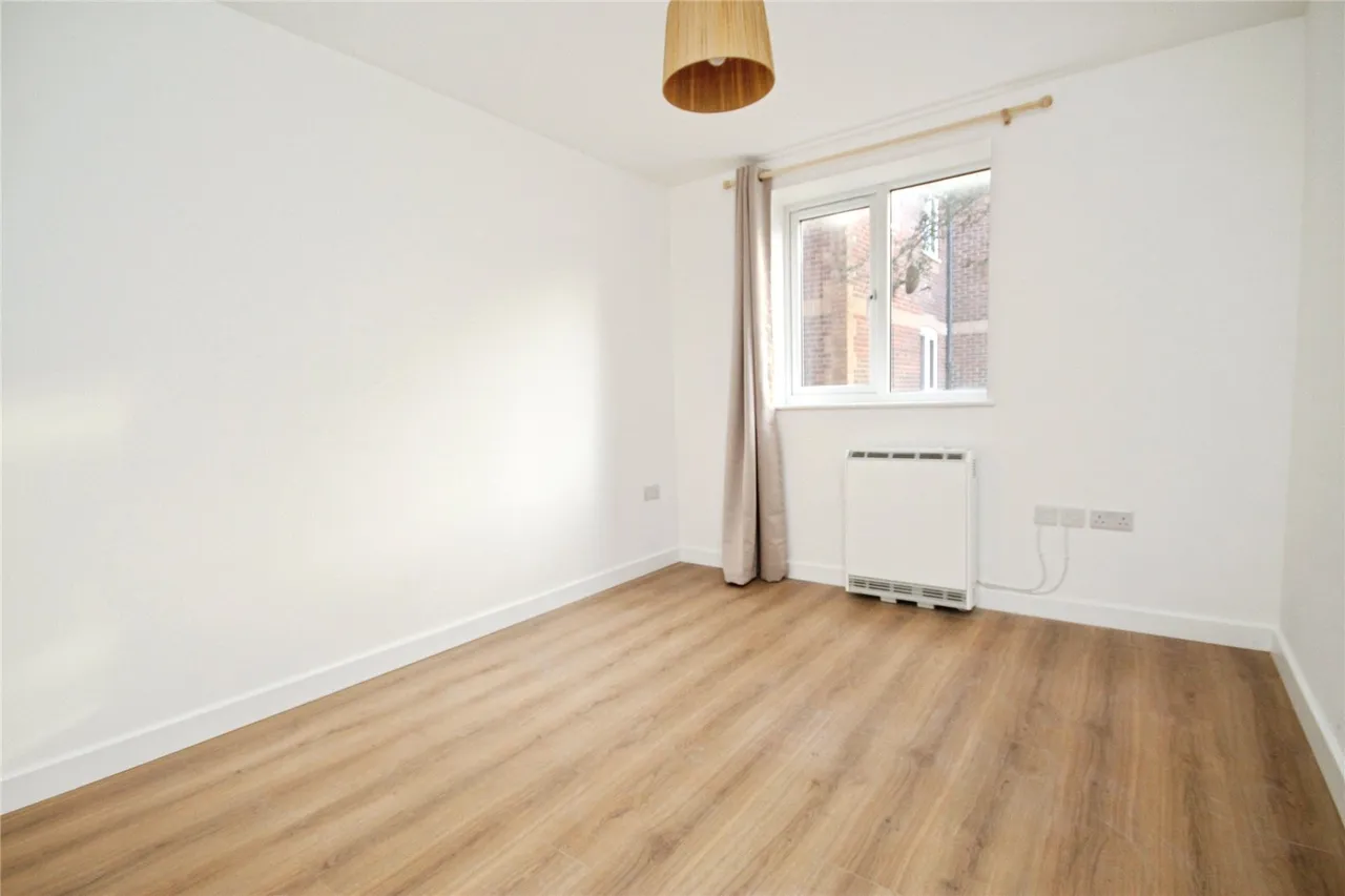 Chantress Close, Dagenham, RM10, photo 6