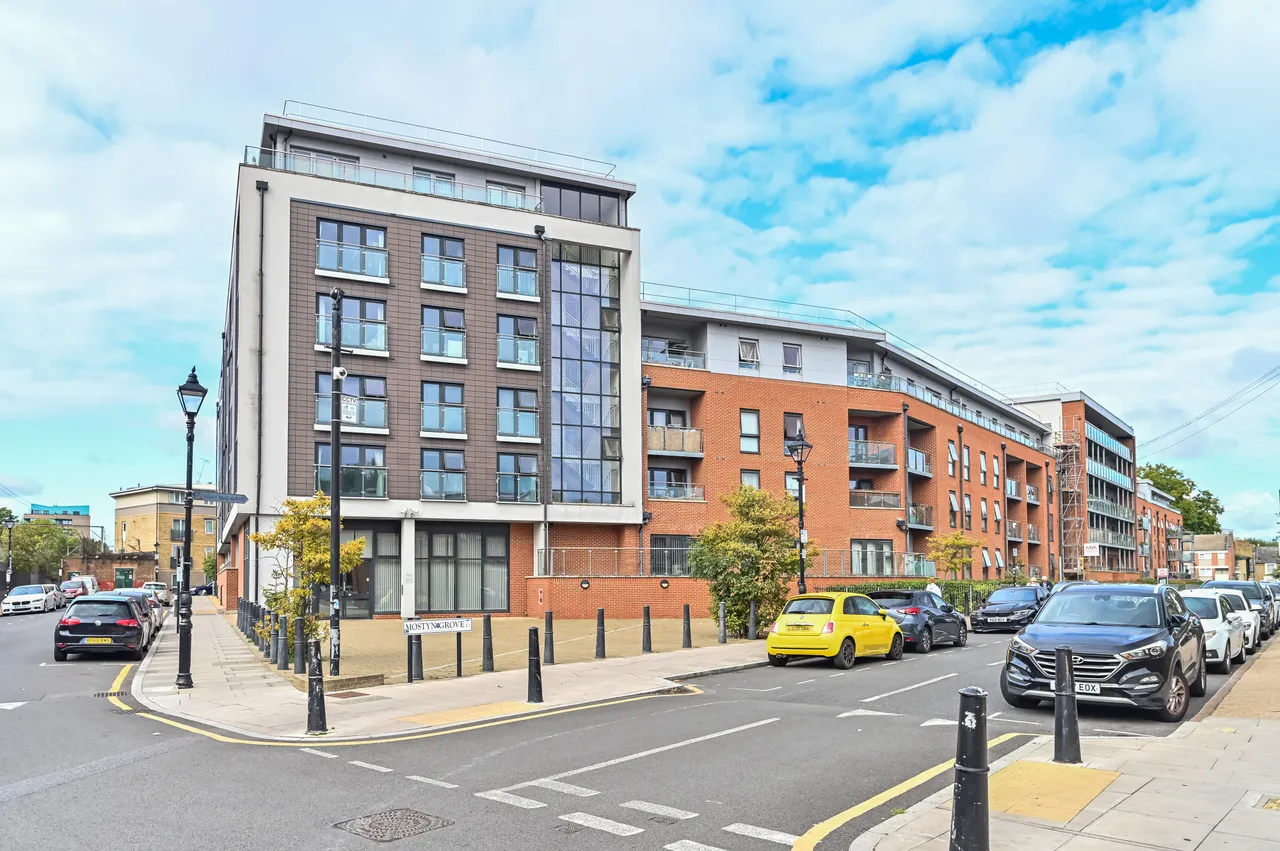 2 bed flat for sale — 55 Windsor Court, So Bow, 18 Mostyn Grove, London