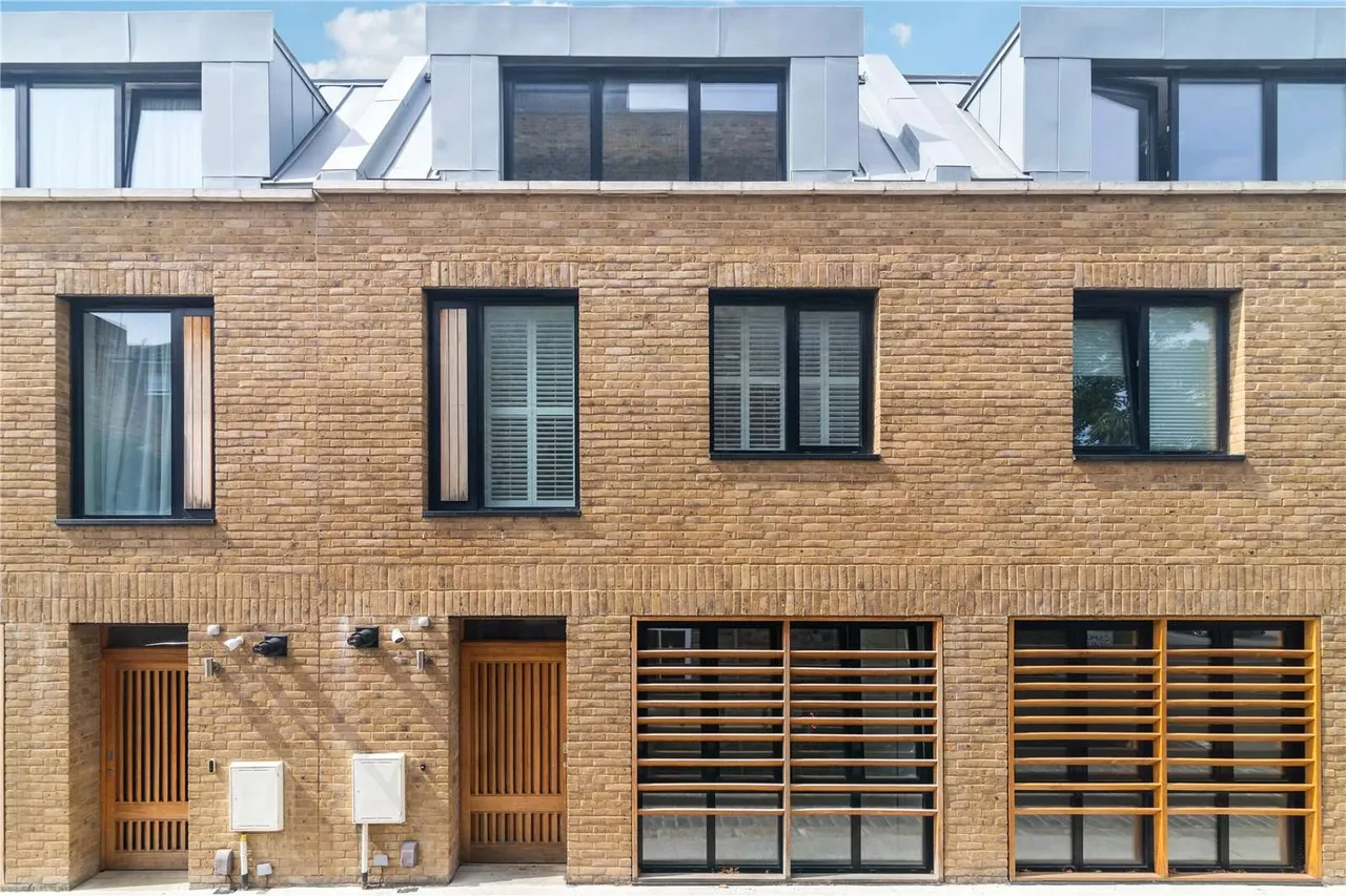 3 bed house for sale — Camden Mews, London, NW1 9BU