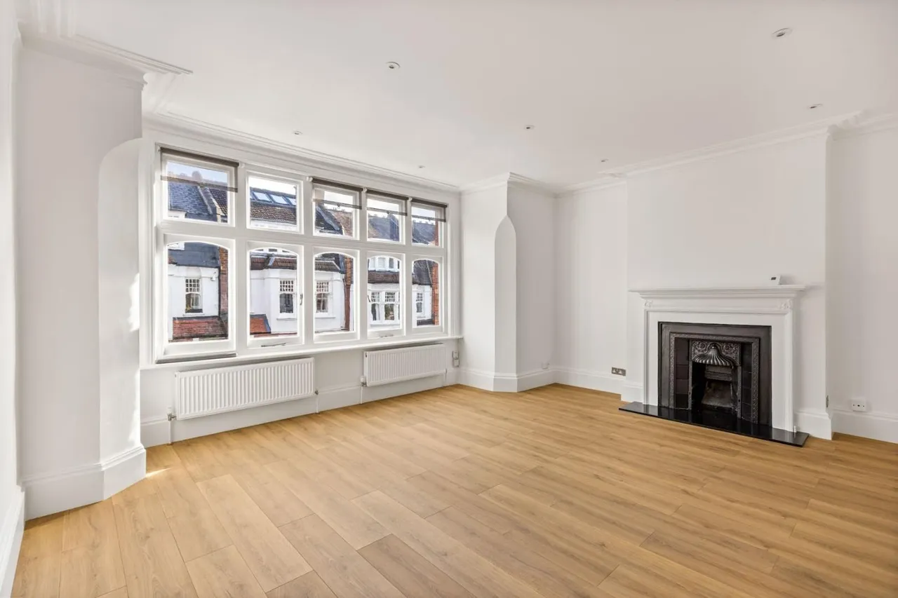 2 bed flat to rent — Glenmore Road Belsize Park, London NW3 4DB