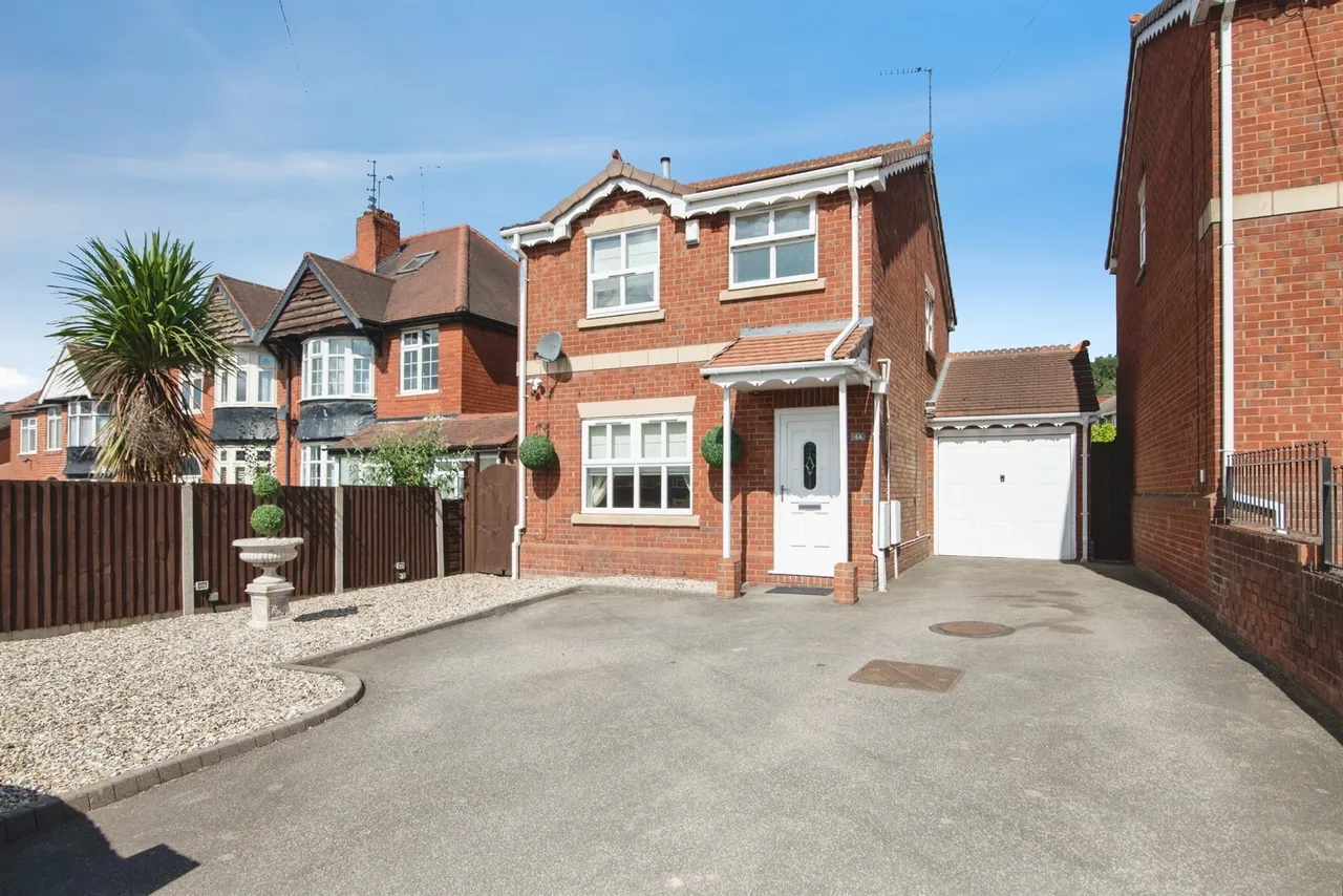 3 bed house for sale — Cinder Road, Dudley