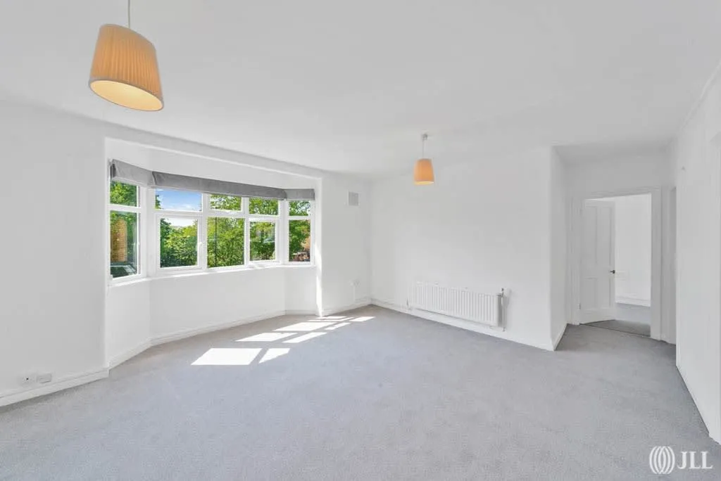 3 bed flat to rent, Petersham Road, Richmond, TW10