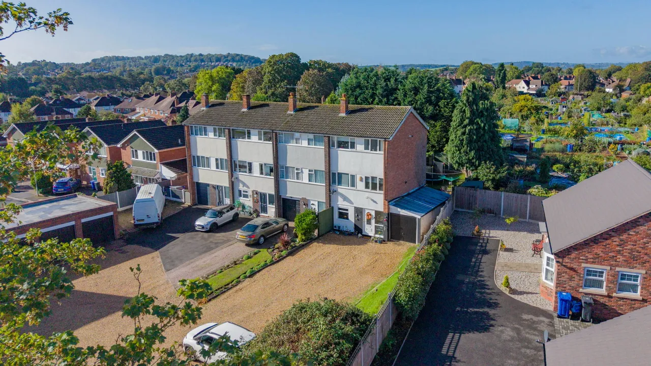 3 bed property for sale, Wolverhampton Road, Wall Heath, DY6