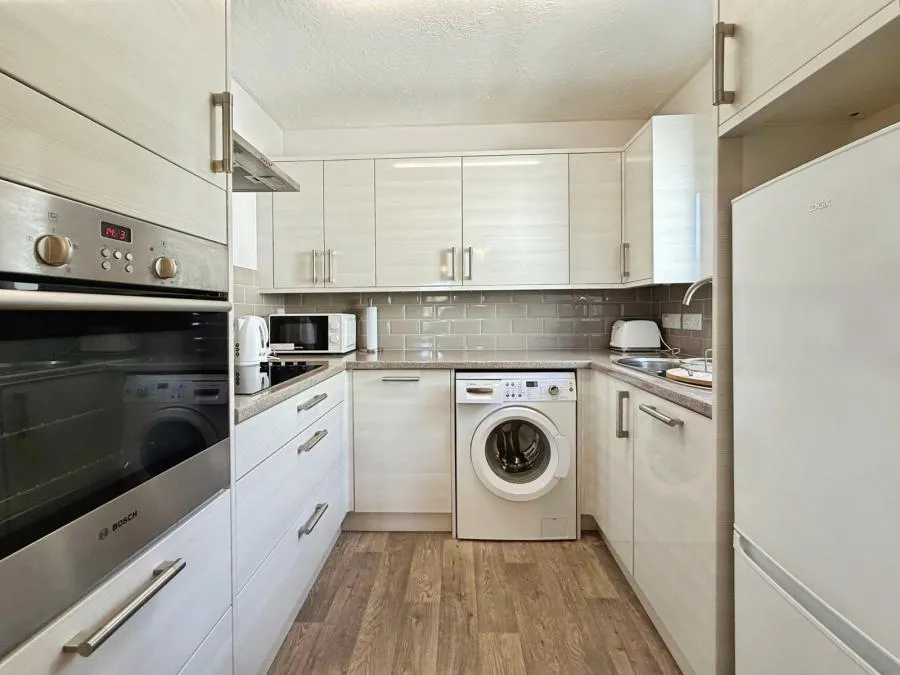New Road, Crowthorne, RG45, photo 6