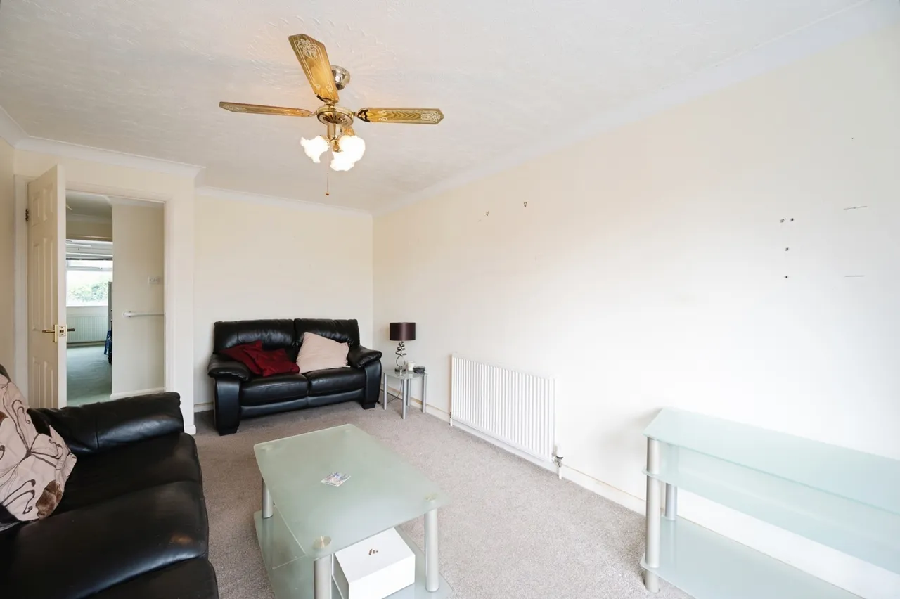 Sandy Point Road, Hayling Island, PO11, photo 3