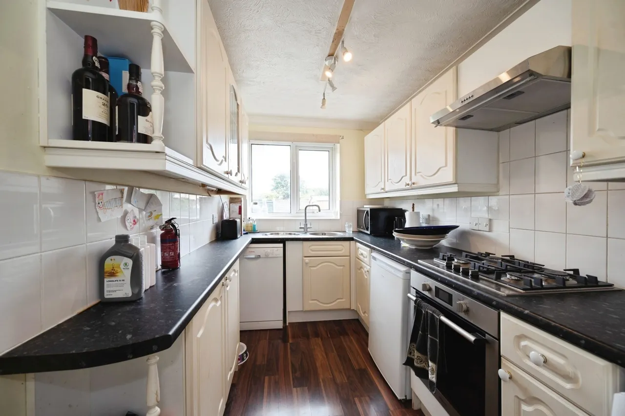 Sandy Point Road, Hayling Island, PO11, photo 4