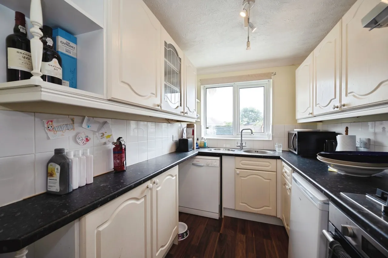 Sandy Point Road, Hayling Island, PO11, photo 14