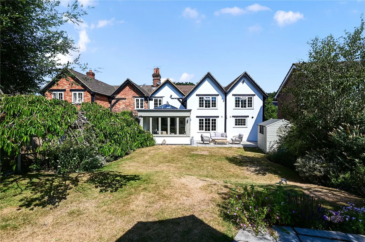 Aldershot Road, Church Crookham, Fleet, Hampshire, GU52 8JX, photo 5