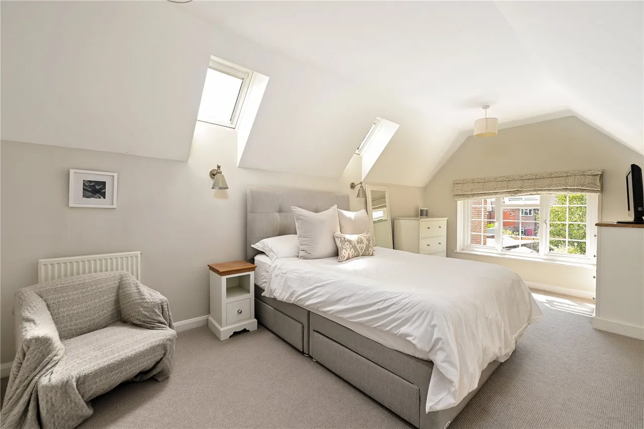 Aldershot Road, Church Crookham, Fleet, Hampshire, GU52 8JX, photo 6