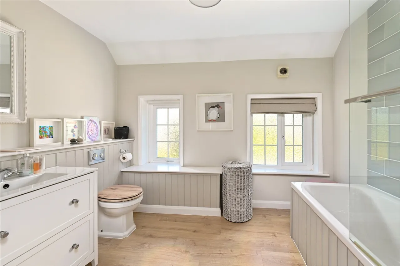 Aldershot Road, Church Crookham, Fleet, Hampshire, GU52 8JX, photo 10