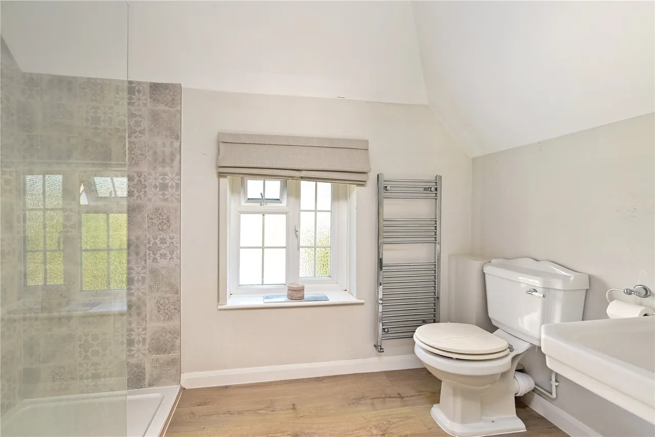 Aldershot Road, Church Crookham, Fleet, Hampshire, GU52 8JX, photo 7