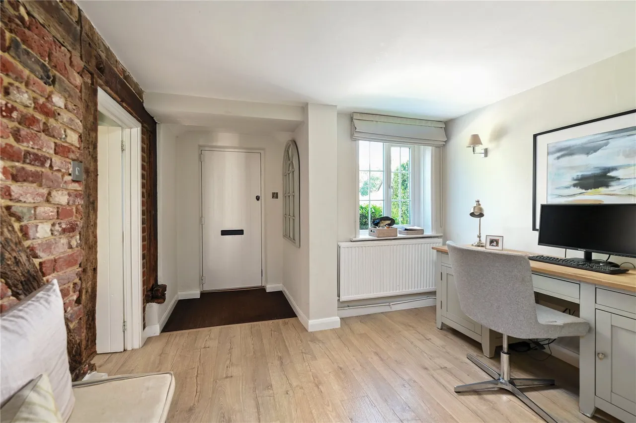 Aldershot Road, Church Crookham, Fleet, Hampshire, GU52 8JX, photo 12