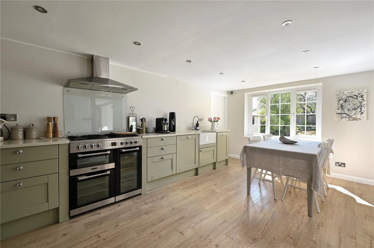 Aldershot Road, Church Crookham, Fleet, Hampshire, GU52 8JX, photo 4