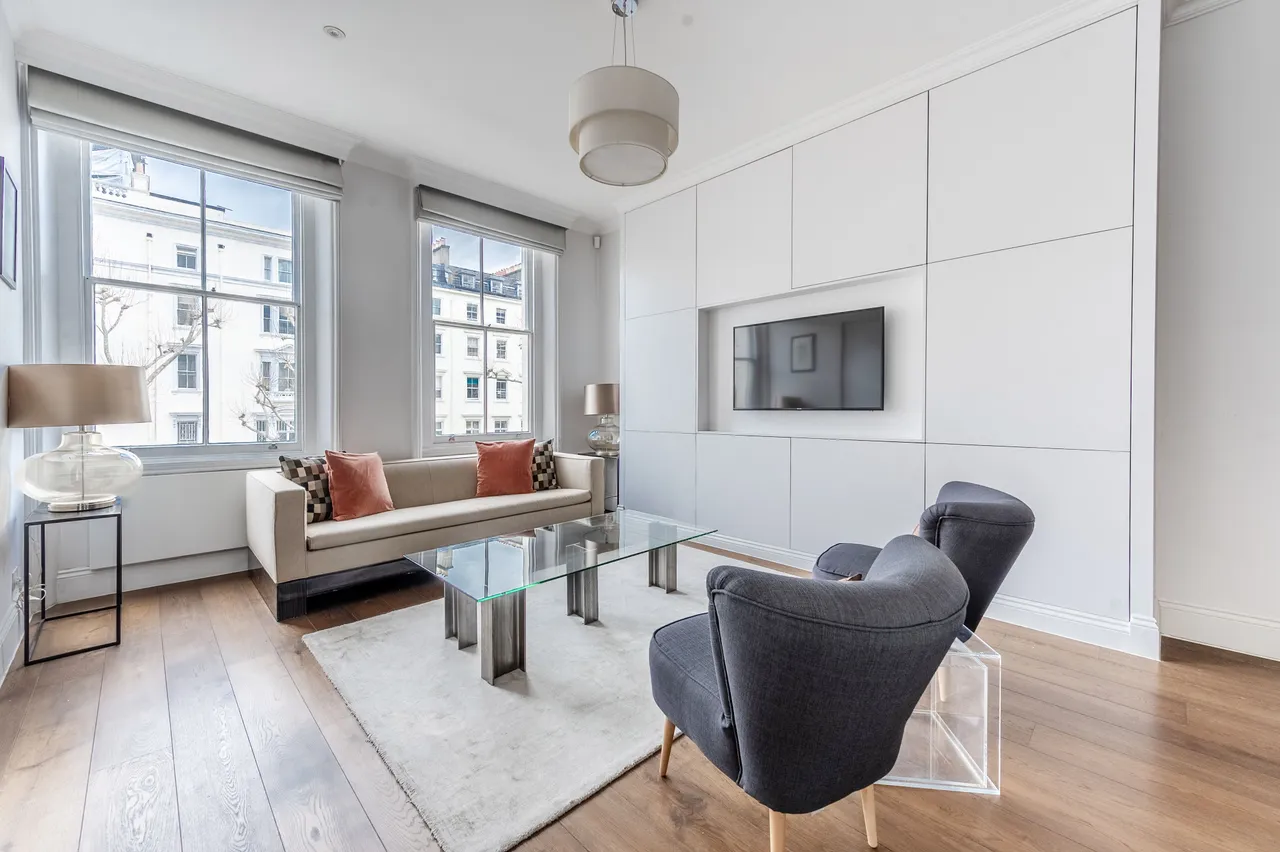 1 bed flat to rent — 70d Queens Gate, London