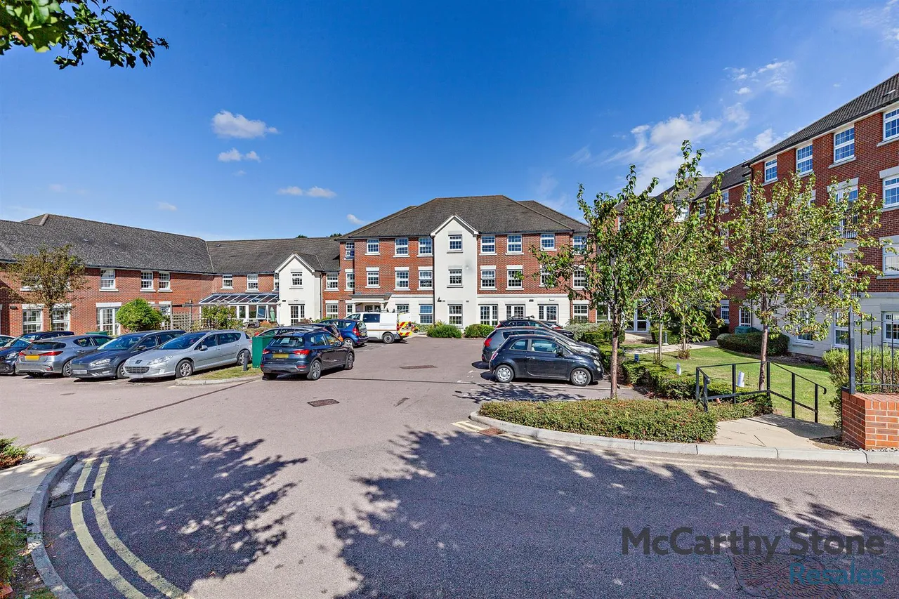 1 bed flat for sale, High Street, Ongar, CM5