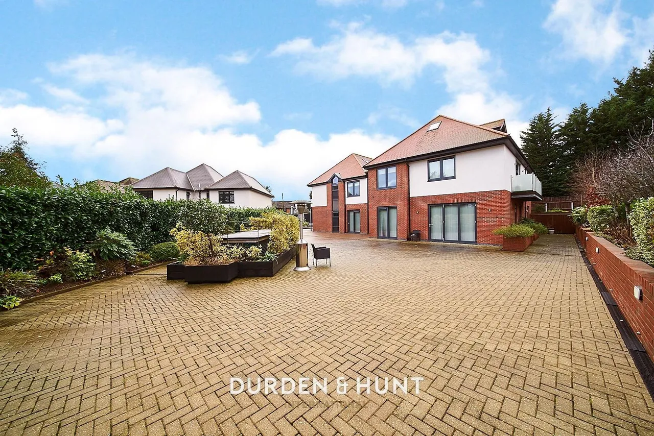 Eden Avenue, Chigwell, IG7, photo 27