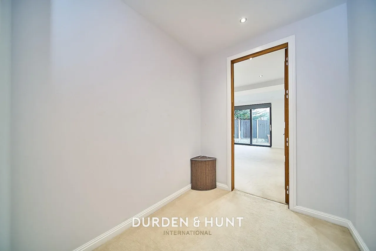 Eden Avenue, Chigwell, IG7, photo 14