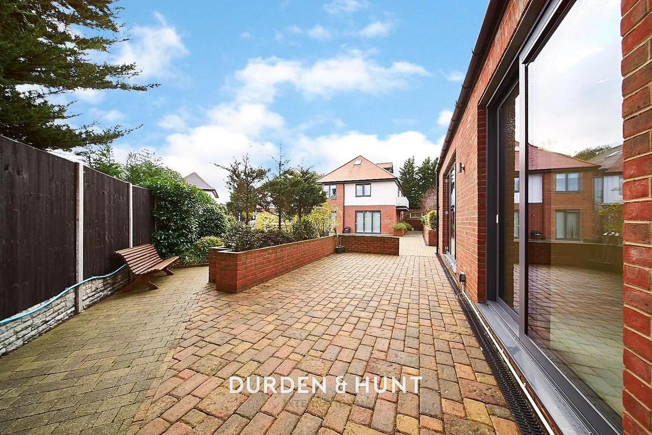 Eden Avenue, Chigwell, IG7, photo 25