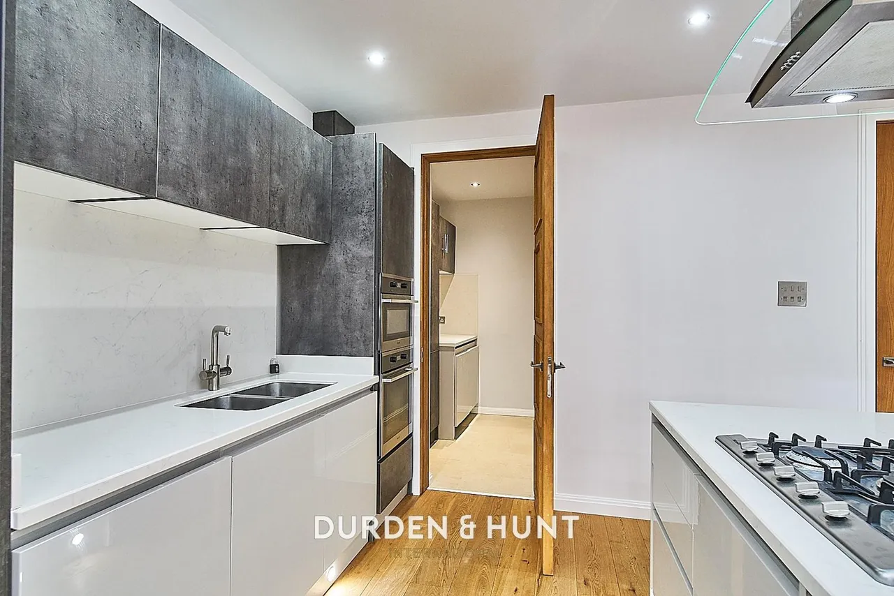 Eden Avenue, Chigwell, IG7, photo 11