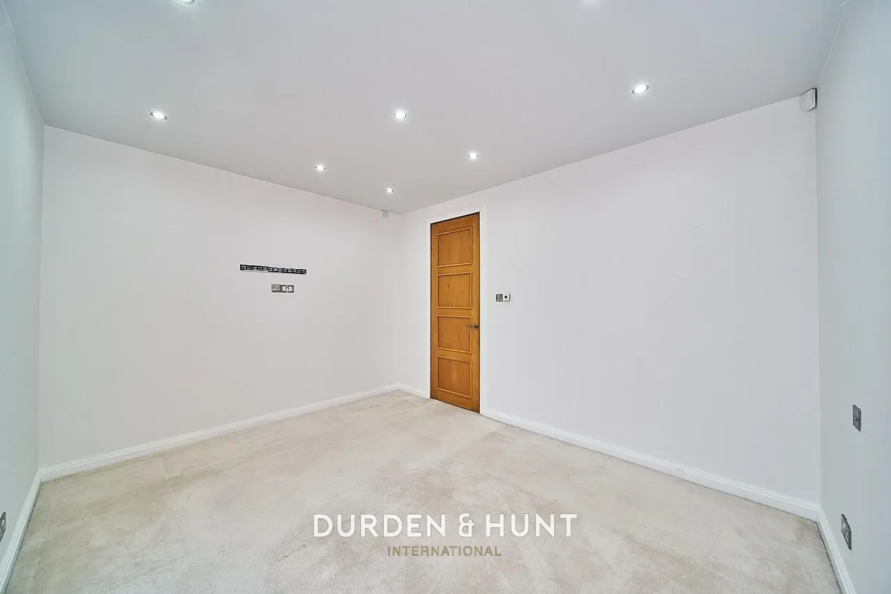 Eden Avenue, Chigwell, IG7, photo 21