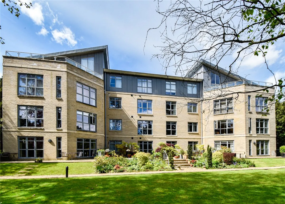 2 bed flat to rent, Trumpington Road, CB2