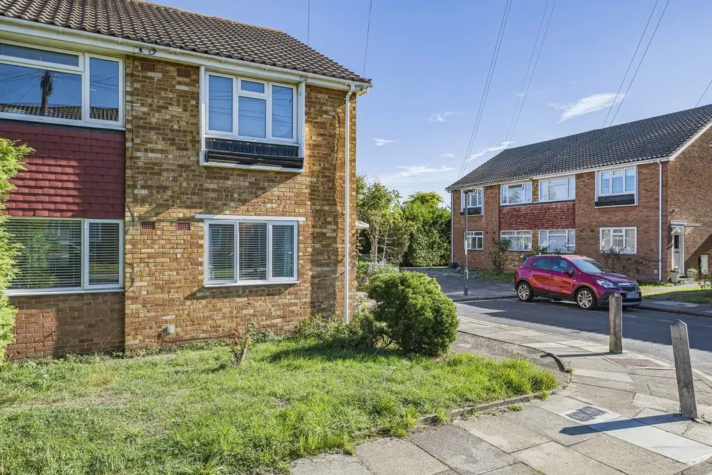 2 bed flat for sale, Colyer Close, London, SE9
