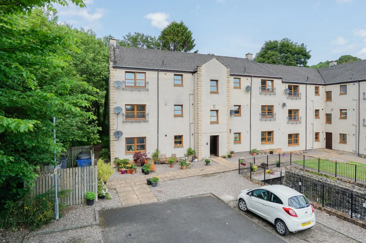 2 bed flat for sale — Auchtermuchty, Fife
