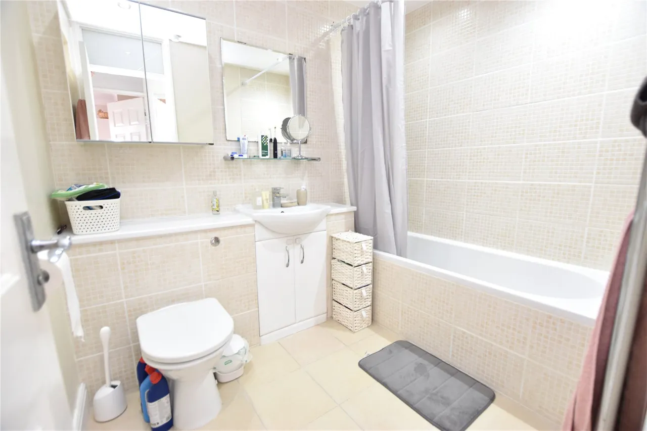 Wilton Court, Farnborough, Hampshire, GU14 7EL, photo 15