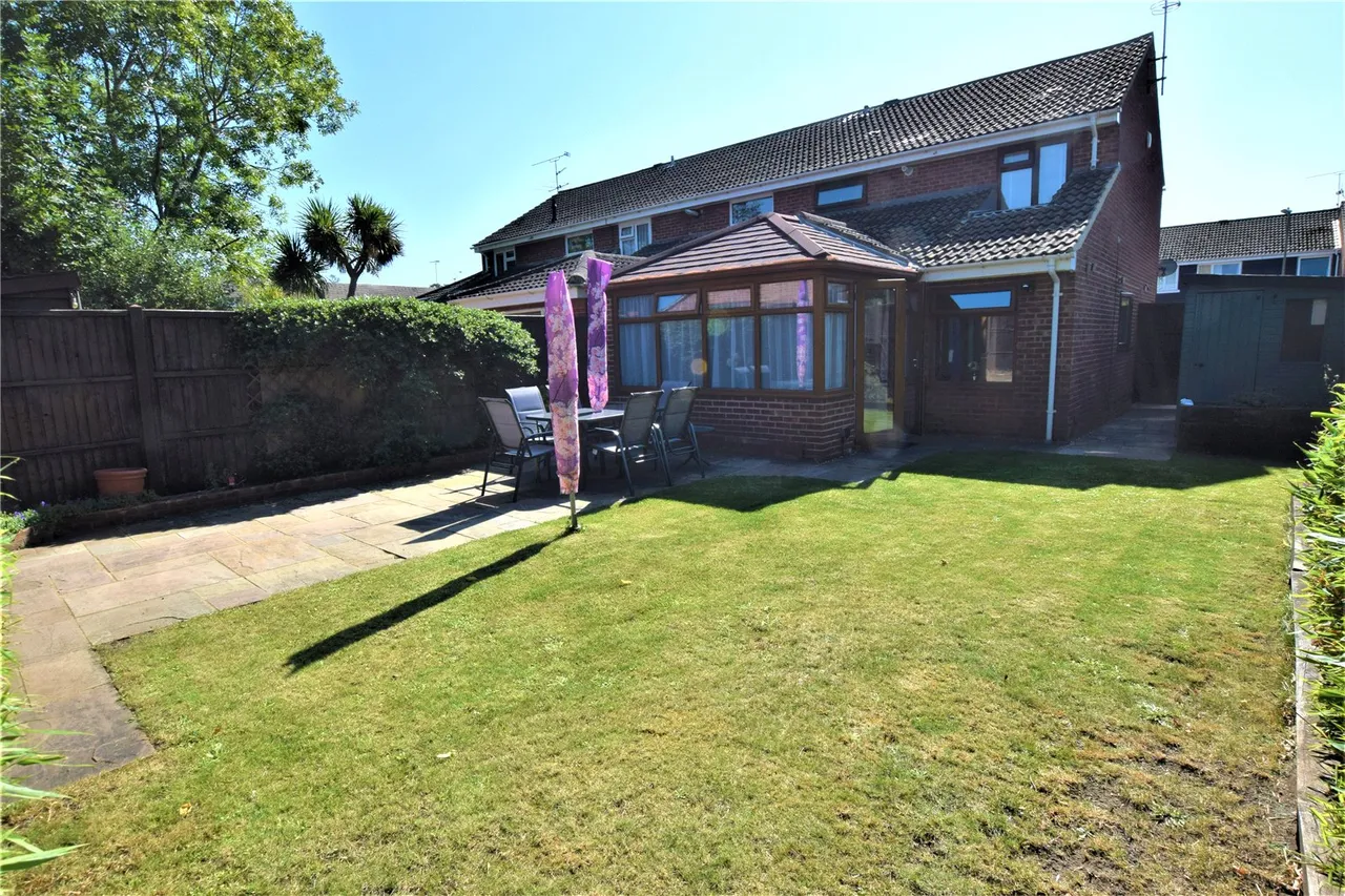 Wilton Court, Farnborough, Hampshire, GU14 7EL, photo 4