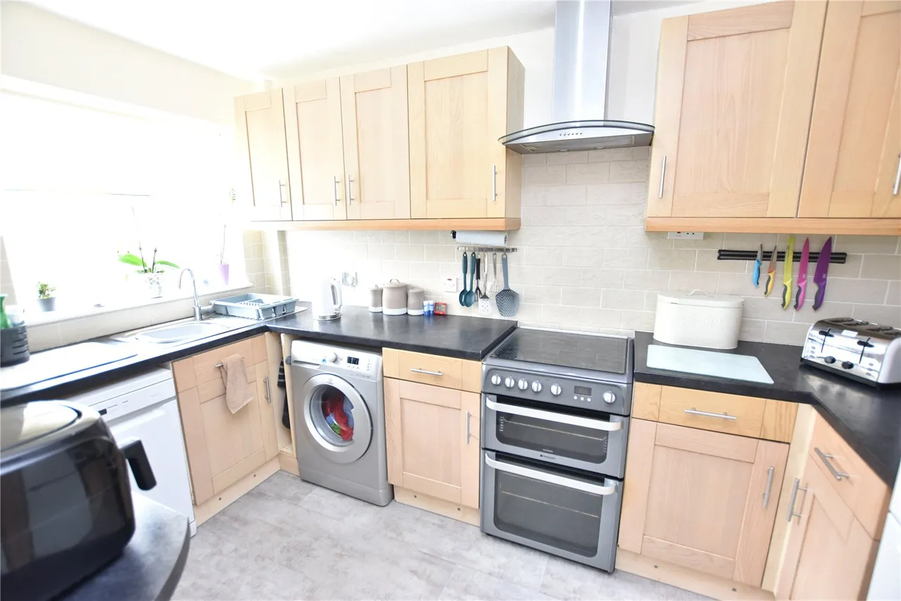 Wilton Court, Farnborough, Hampshire, GU14 7EL, photo 9