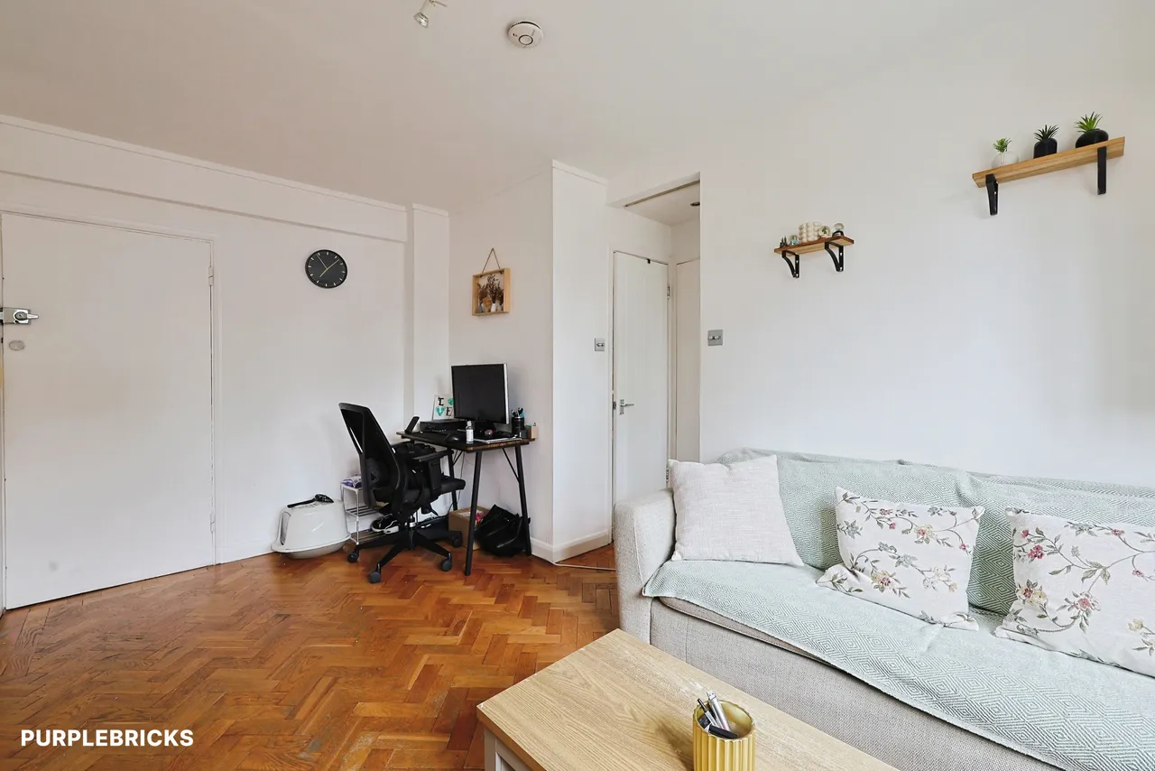 Upper Richmond Road, London, SW15, photo 4