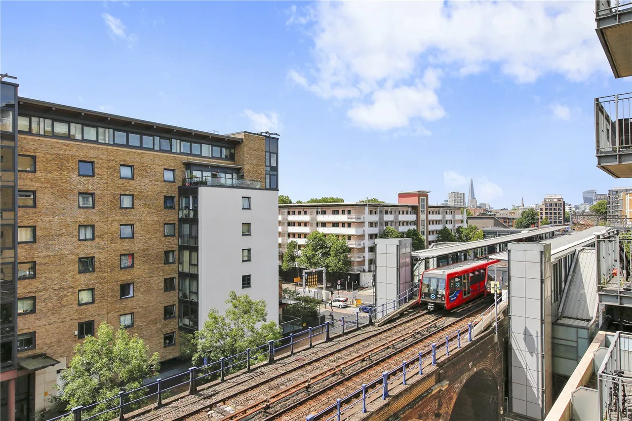 Commercial Road, London, E14, photo 22