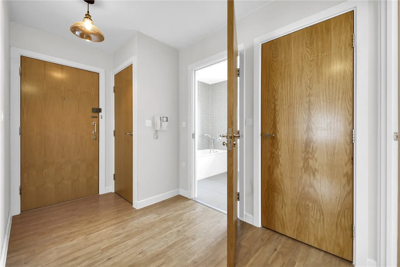 Commercial Road, London, E14, photo 18