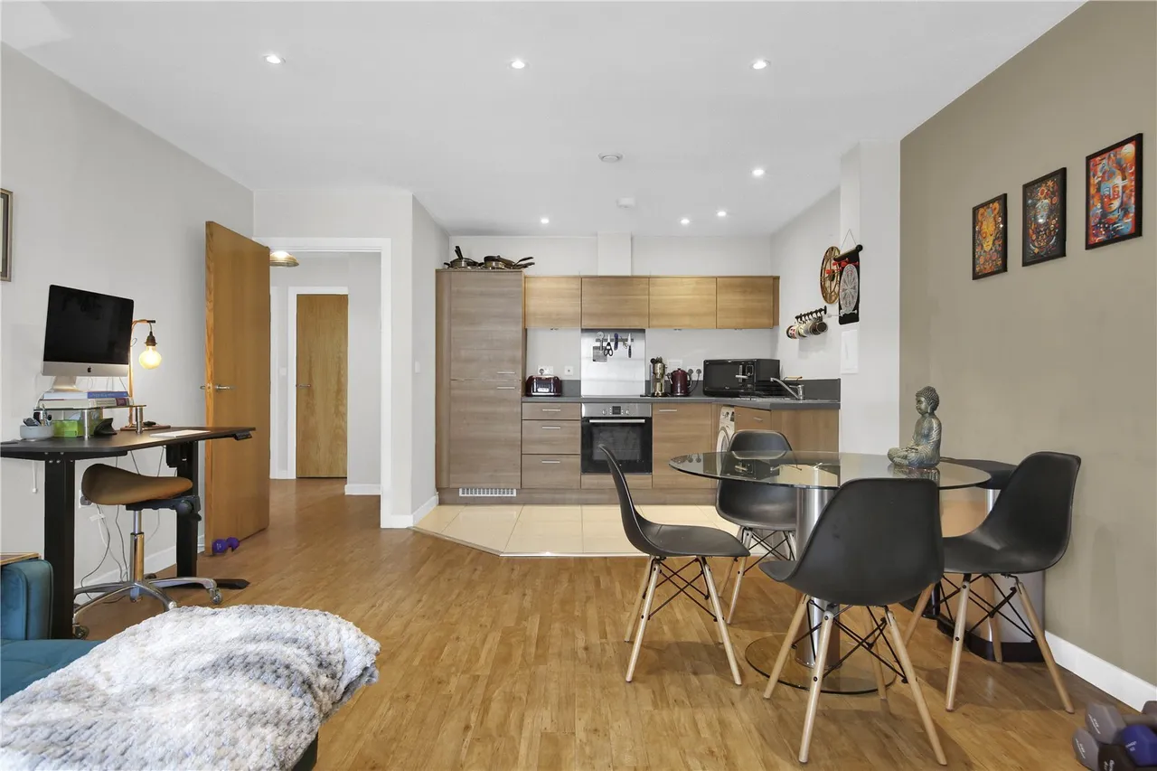 Commercial Road, London, E14, photo 8