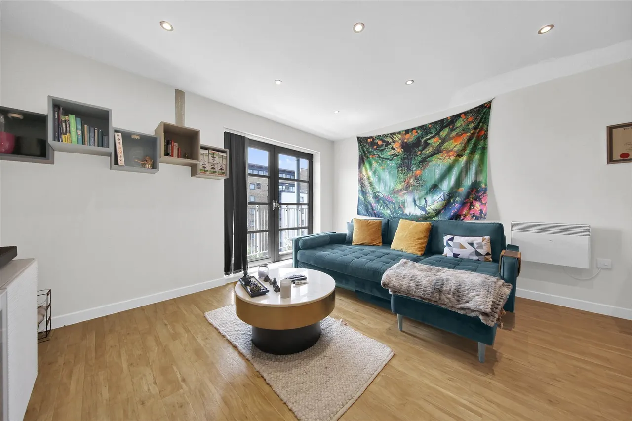 Commercial Road, London, E14, photo 5