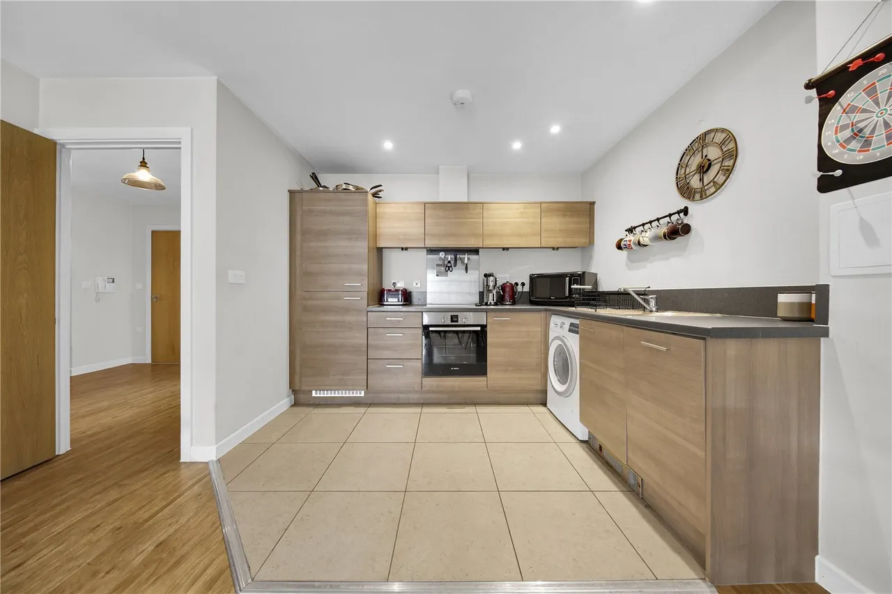 Commercial Road, London, E14, photo 10