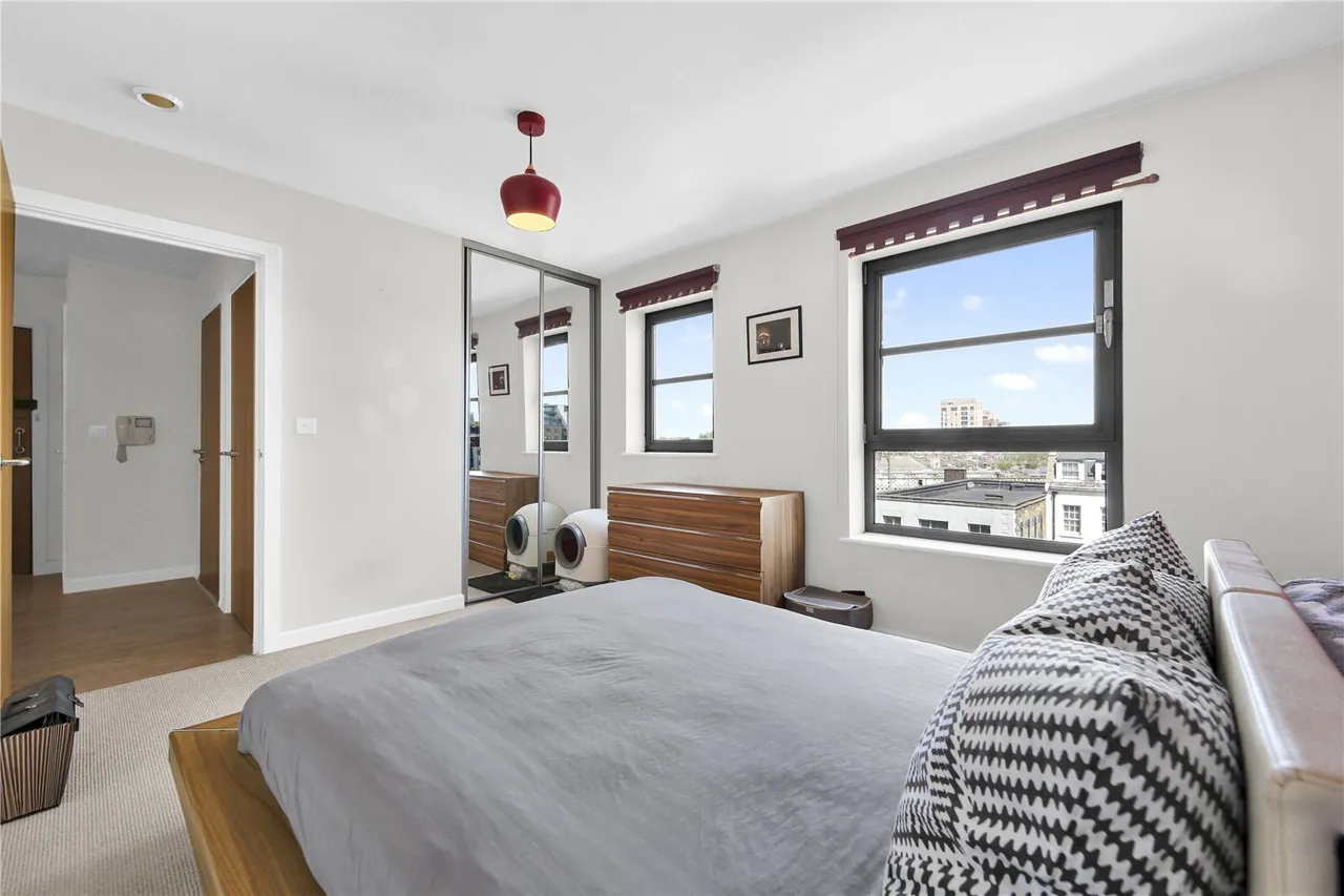 Commercial Road, London, E14, photo 20