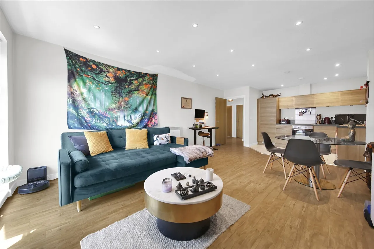 Commercial Road, London, E14, photo 4