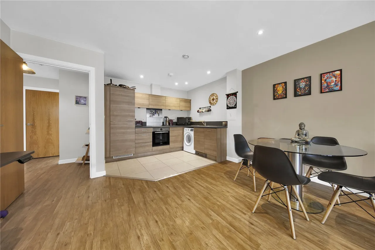 Commercial Road, London, E14, photo 9