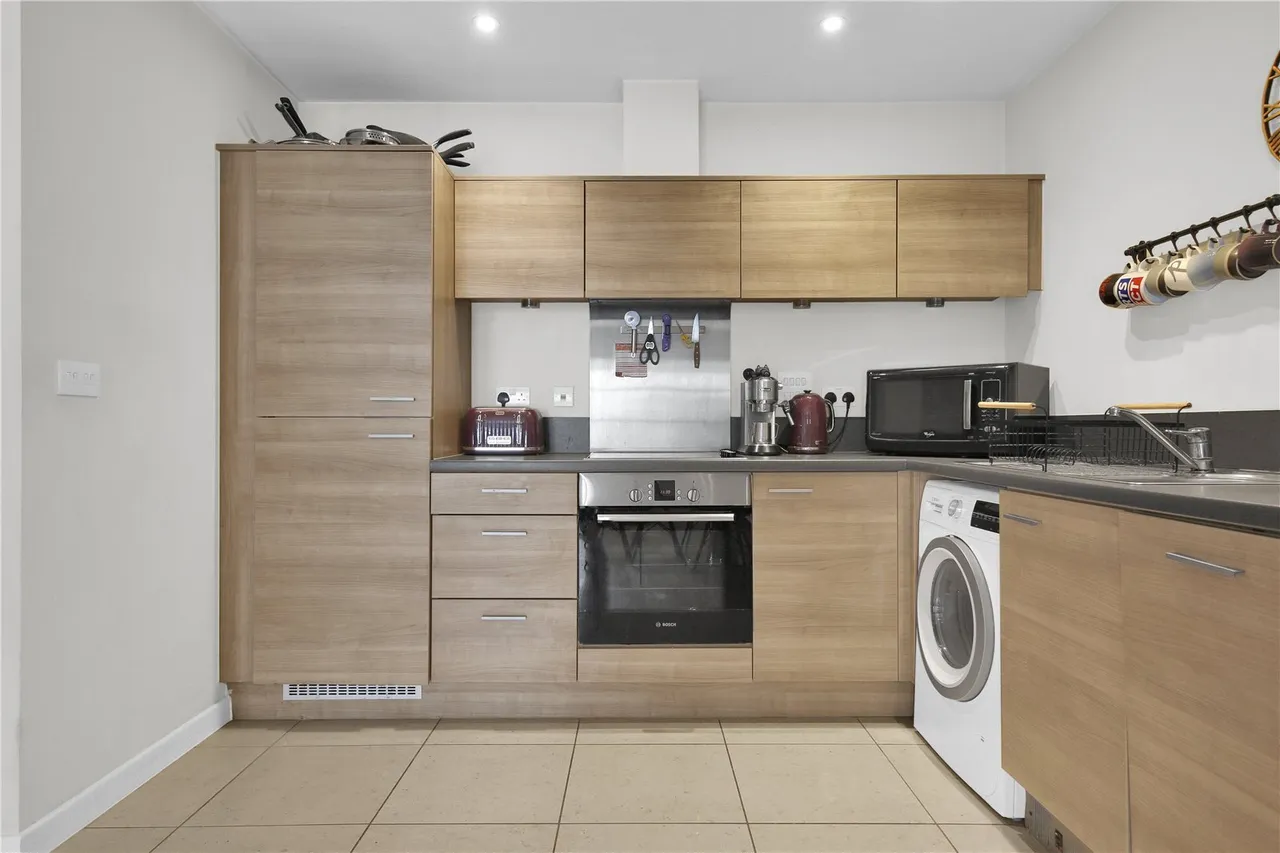 Commercial Road, London, E14, photo 12