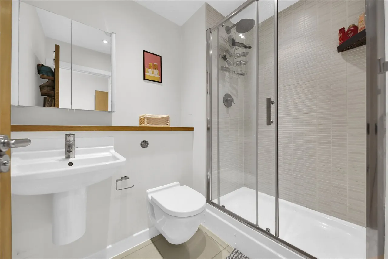 Commercial Road, London, E14, photo 17